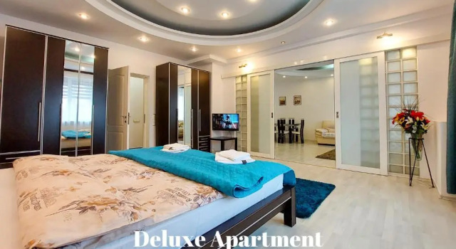 Апартаменты Deluxe Rosuites Apartment Accommodation
