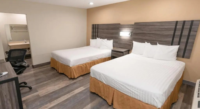 Четырёхместный номер Standard Crown Motel