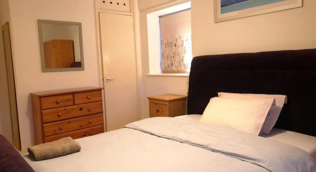 BrumStay UK - 5 Bed TownHouse with Garden and Parking for upto 3 small cars, Забронировать Отель Отели Бирмингема с парковкой, рядом с Grosvenor G Casino, Парковка