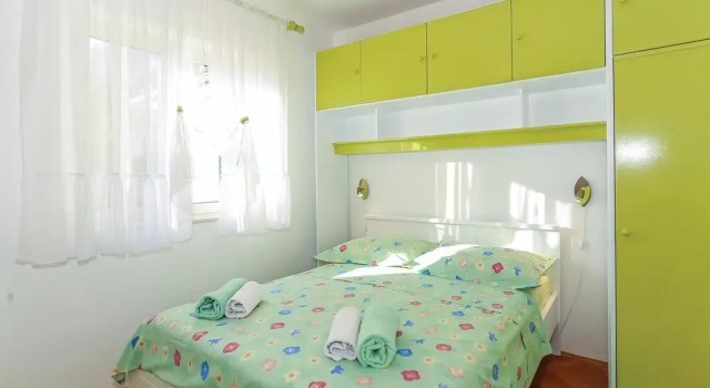 Amazing Home in Omis With Wifi and 3 Bedrooms, Rezerwuj Hotel Hotele w Split-Dalmatia County z parkingiem, Parking