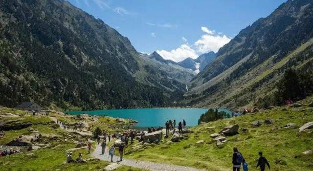 Triplex 7p avec Terrasse, Parking et Casier à Skis - Centre de Cauterets, à 250m des Pistes - FR-1-401-173, Забронировать Отель Котре Pyrenees National Park, рядом с Cauterets Baths