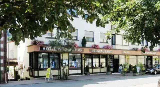 Hotel Pfälzer Hof, Zum Schokoladengießer, Забронировать Отель Родальбен Пфальцский Лес