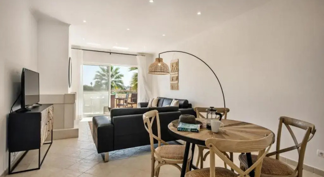 Апартаменты Luxurious First Floor Apartment Sleeps 4