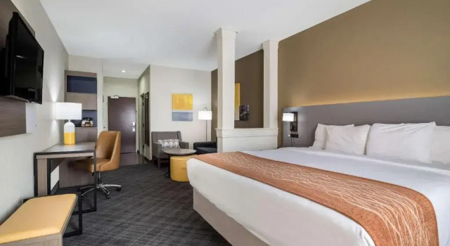 Люкс Comfort Inn & Suites Victoria North
