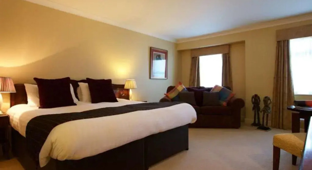 Четырёхместный семейный номер Standard Wrexham Llyndir Hall Hotel