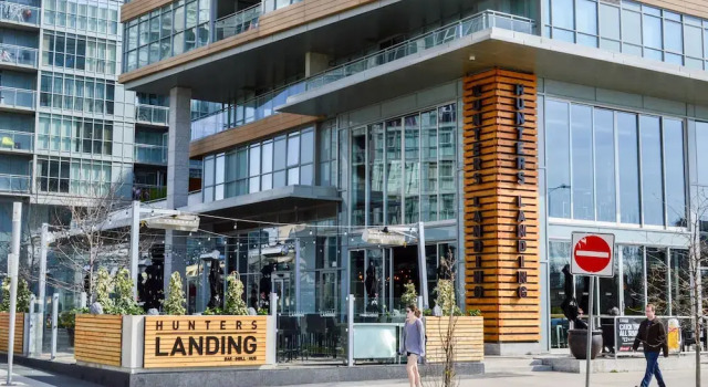 CN Tower View Design apart 3BD-2BA DT