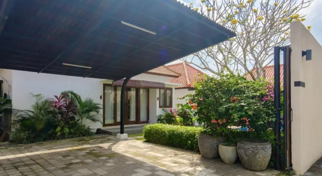 Madeira Casa Canggu Bali, Book Villa Hotels in Tibubeneng with a Pool, Swimming Pool