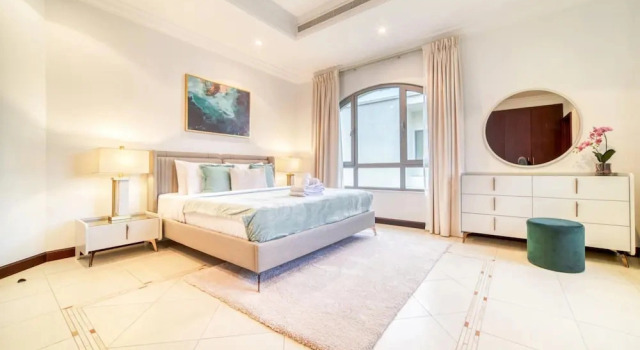 Коттедж Beachfront 5BR Villa w Private Pool at the Palm
