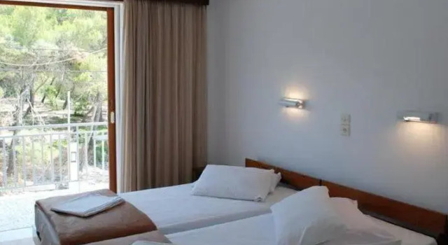 Hotel 3 Adelfia, Забронировать Отель Агиа Марина Острова Саронического залива - Аттика