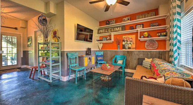 Коттедж с 4 комнатами с балконом Family Retreat on Guadalupe River: 2 Living Areas!
