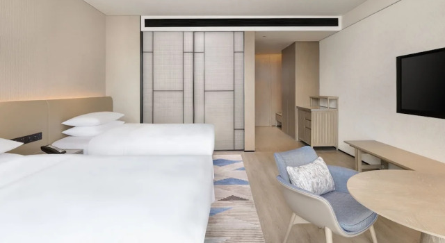 Четырёхместный номер Standard с балконом и с видом на океан Sheraton Beihai Resort