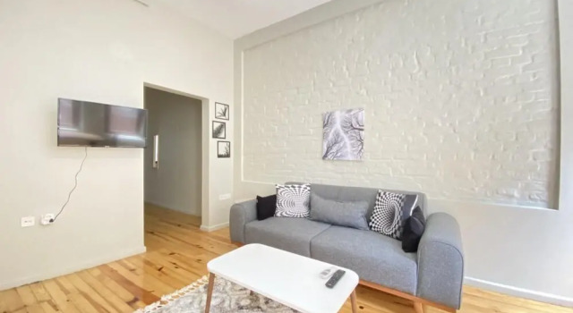 Flat With Balcony Near Flower Passage in Beyoglu, Забронировать Отель Бейоглу Стамбул, рядом с Цветочный пассаж