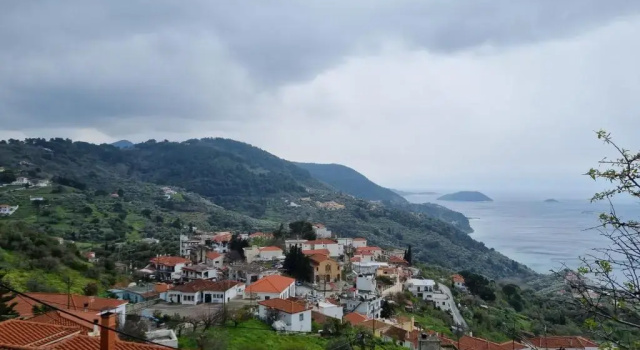 Коттедж "skopelos- Iris - Your Traditional Home"