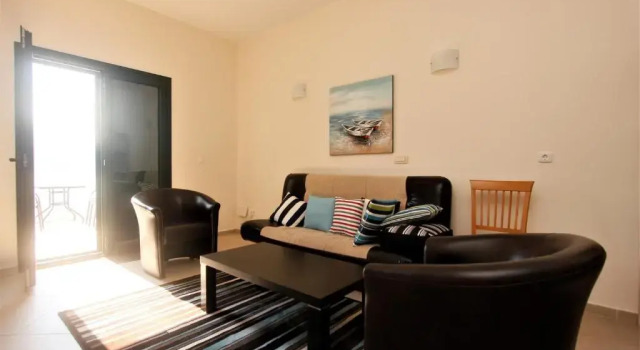 1 BR Apartment in Boka Heights, Book Lejlighed Hoteller i Kotor Riviera med parkering, Parkering