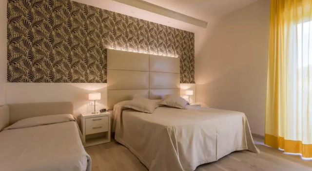 Трёхместный номер Standard Hotel Riviera