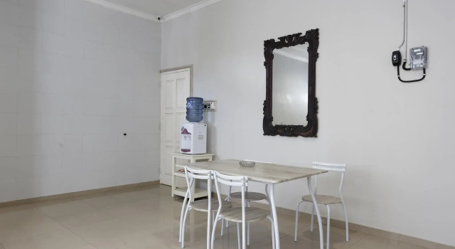 RedDoorz Plus near Adisucipto Airport 2, Rezervovat Hotel 3hvězdičkové hotely v Yogyakarta Province, 3*