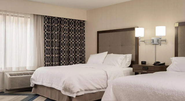Четырёхместный номер Standard Hampton Inn and Suites La Crosse Downtown