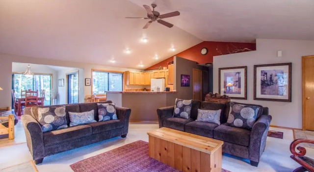 East Butte 21, Book Hotel 3-stjernede hoteller i Mount Bachelor, 3*
