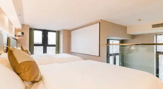Трёхместный люкс с видом на город Yunyou High-End LOFT Cinema Hotel Apartment (Jiu Yan Qiao Branch)