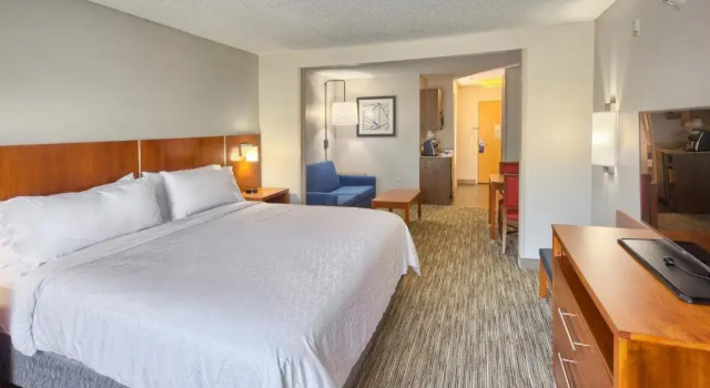 Люкс Holiday Inn Express Hotel & Suites Wake Forest - Raleigh North by IHG