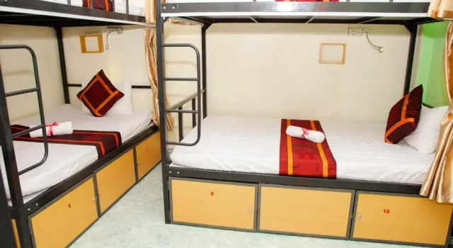 Кровать в общем номере Hanoi Sofia Hotel