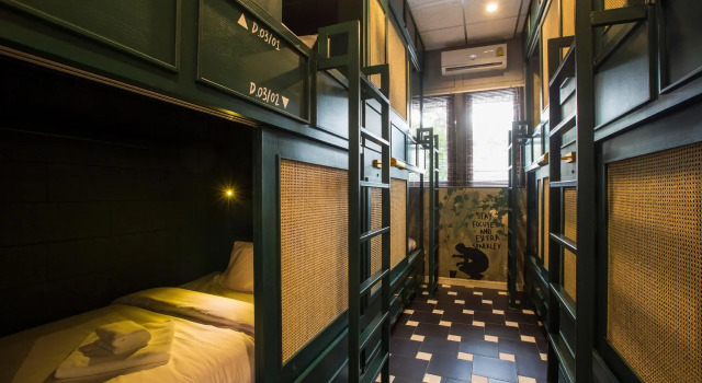 Кровать в общем номере Azure Hostel Bangkok