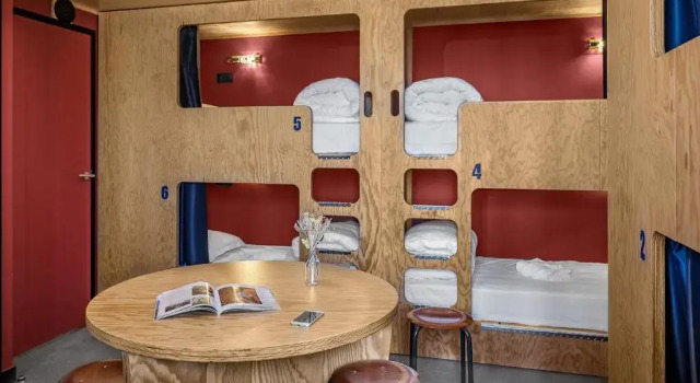 Кровать в общем номере (мужской номер) Eklo Hotels Paris Roissy CDG Airport