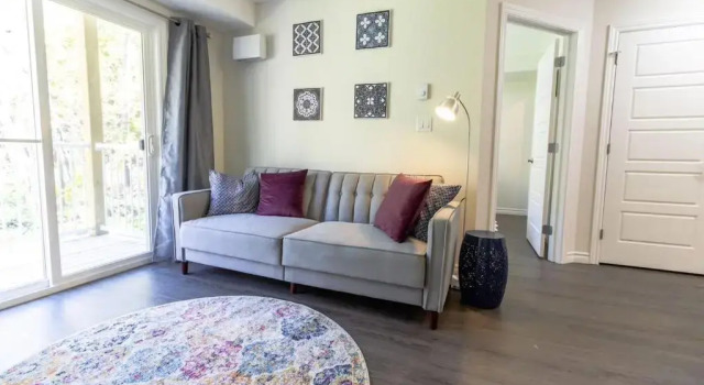 Апартаменты Gorgeous Condo Near UNB Hospital w Parking 202