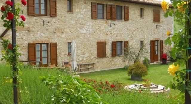 Trenta Querce, Varaa Hotelli Lugnano in Teverina Umbria