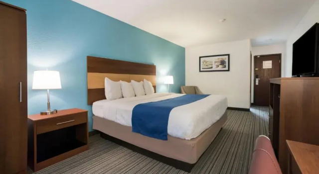 Номер Standard Ramada by Wyndham Effingham
