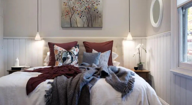 Albert Cottage - charming miners cottage in town, Book Vacation Home Daylesford 