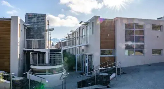 Central Luxury Apartment 205