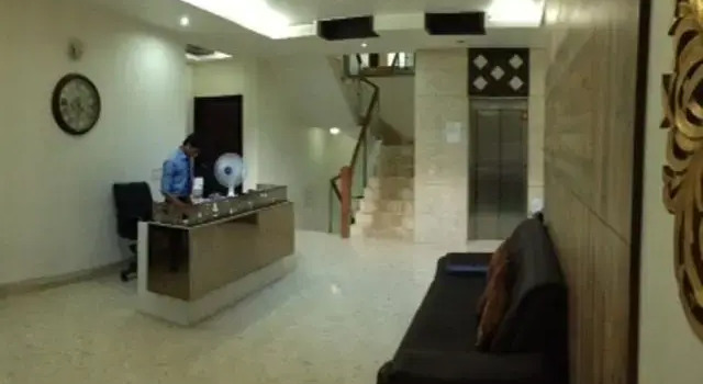 OYO Premium Behind Ambience Mall, Varaa Mini-hotelli Minihotellit kohteessa Haryana, Mini-hotelli