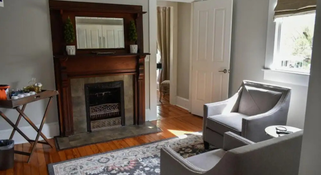 Deluxe Suite Sparrow Grove Manor