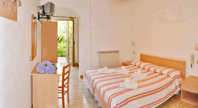 Hotel Casa Cigliano, Забронировать Отель Отели Форио-ди-Искья с парковкой, Парковка
