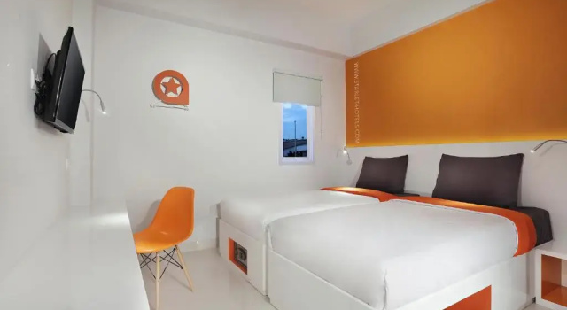 Deluxe Twin room Starlet Hotel Serpong