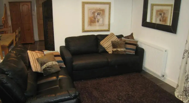 Romeo Cottage - Sleeps 4 - Open Plan Barn - Private Hot Tub & Garden, Забронировать Дом для отпуска Виллы Уорикшир, Вилла
