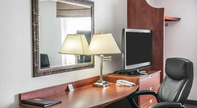 Четырёхместный номер Standard Sleep Inn & Suites Conference Center and Water Park