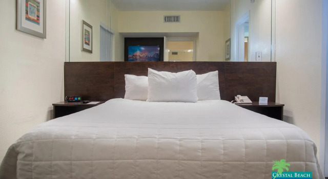 Двухместный люкс Crystal Beach Suites Miami Oceanfront Hotel