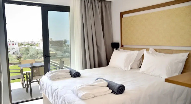 Люкс KOUROS STONE SUITES