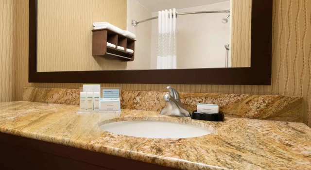 Номер Standard Hampton Inn Battle Creek