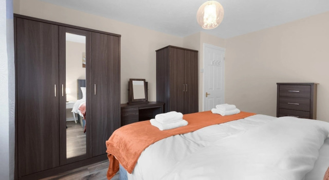 Modern 1 Bedroom Apt in Streatham with Parking