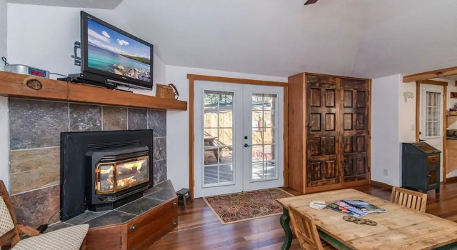 Updated Lake Tahoe House - 1 Br home by RedAwning, Забронировать Дом для отпуска Виллы Саут-Лейк-Тахо, рядом с Гондольный подъемник, Вилла