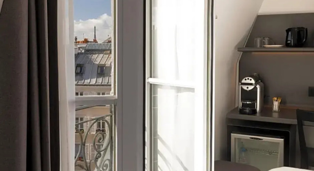 Номер Privilege с видом на город Libertel Montmartre Opéra