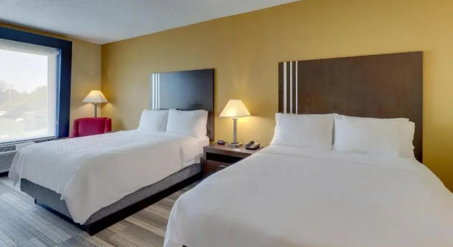 Четырёхместный номер Standard Holiday Inn Express & Suites Richmond by IHG