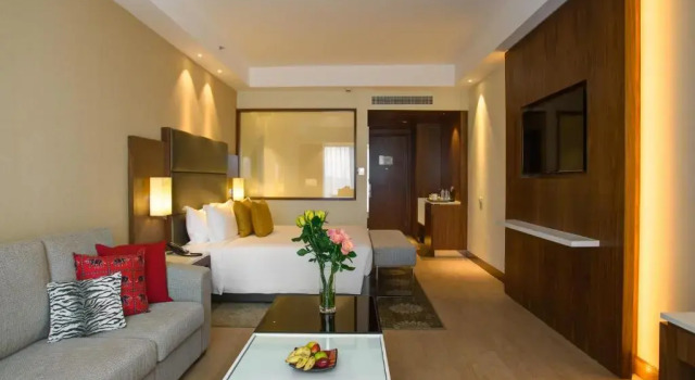 Двухместный полулюкс Crowne Plaza Nairobi Airport by IHG