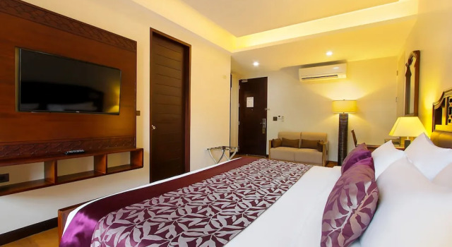 Люкс с балконом Rimnaam Klangchan Hotel - SHA Plus