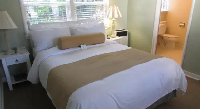 Colonial Terrace Inn by the Sea, Reserva ahora Hotel Carmel Highlands Indiana