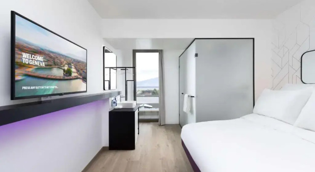 Двухместный номер Premium YOTEL Geneva Lake