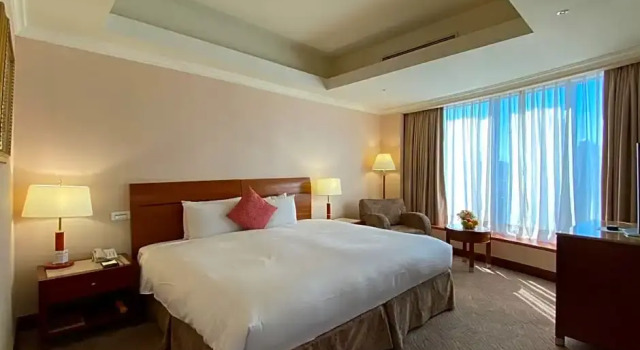 Люкс Monarch Plaza Hotel